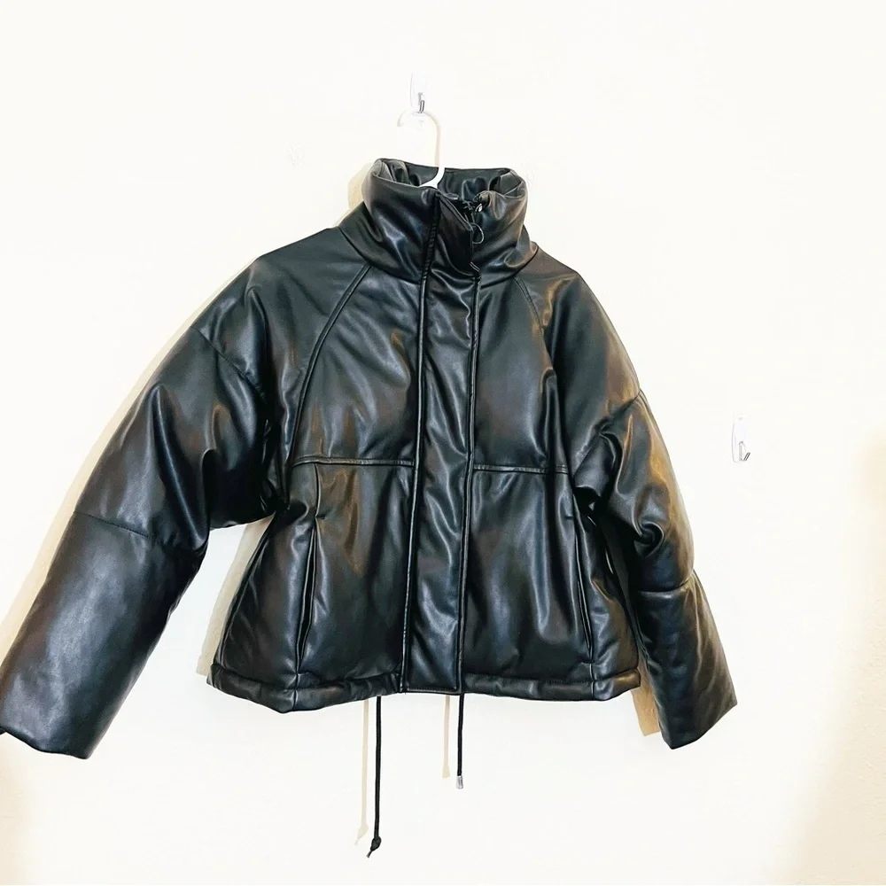 Topshop Faux Leather Cropped Puffer Jacket Women Size 2 Color Black Pockets - Picture 3 of 16